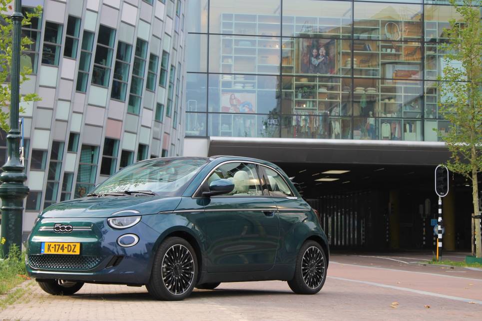 Fiat-500e-de-stad