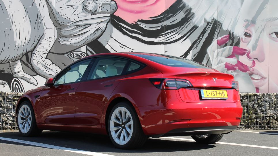 Tesla Model 3 grafitti